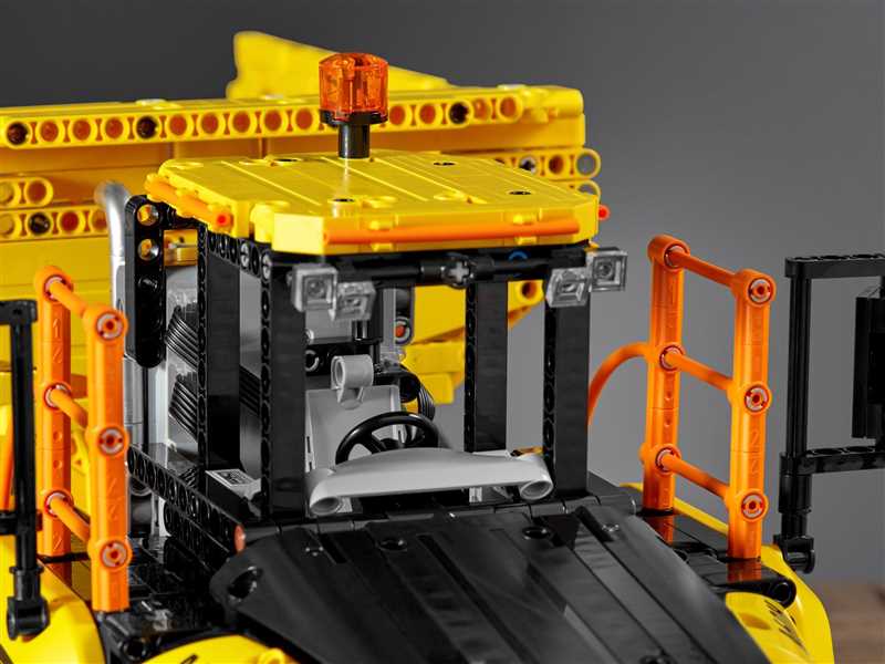 Volvo и Lego - веселое сотрудничество на 43 тонны железа!